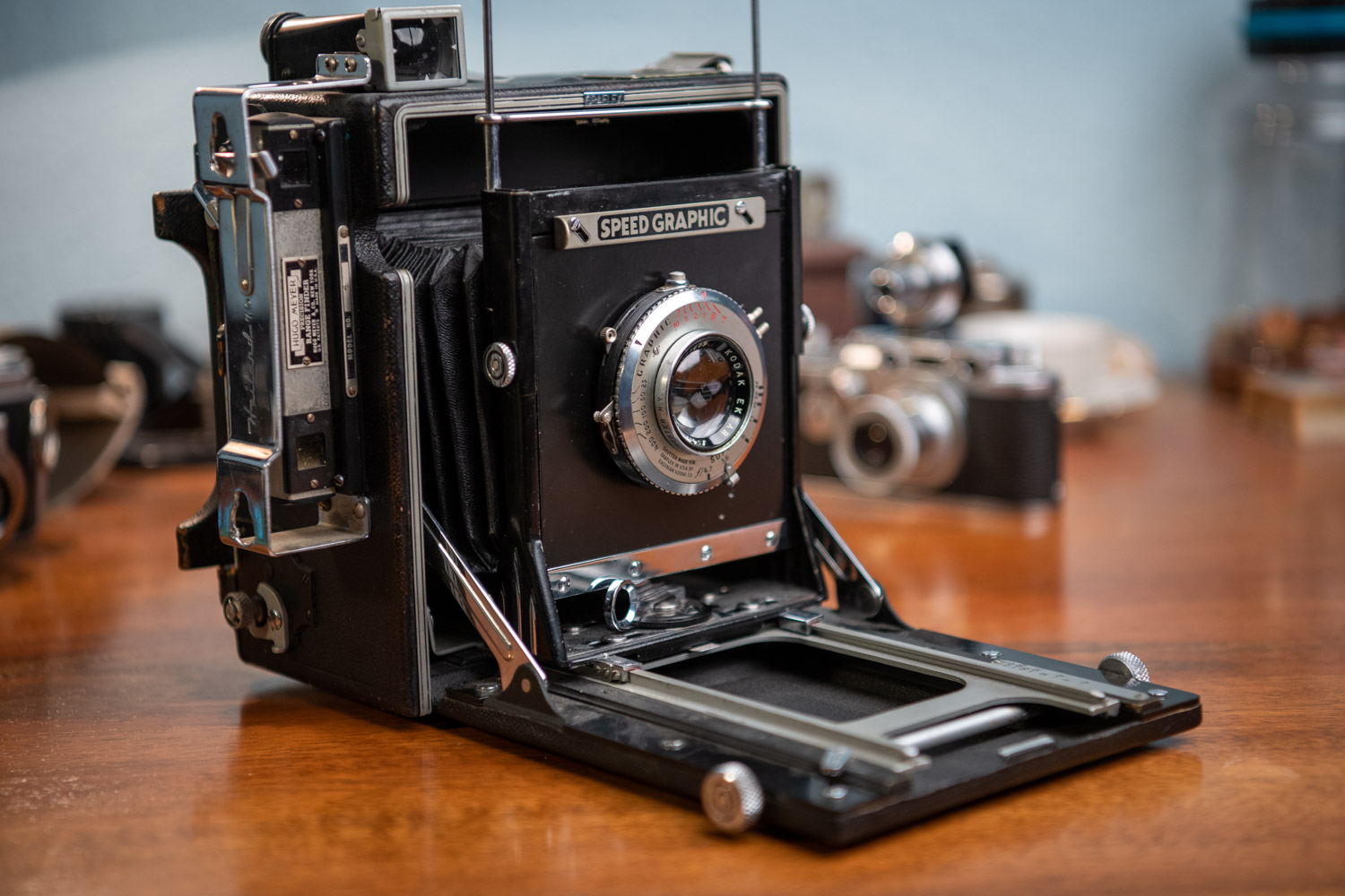 Graflex Speed Graphic - historische Kamera von 1941. Auch die wird für analoge Fotokurse in München verwendet